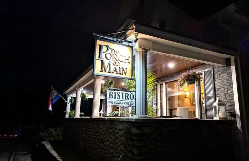 Colebrook Complejo | The Porch on Main