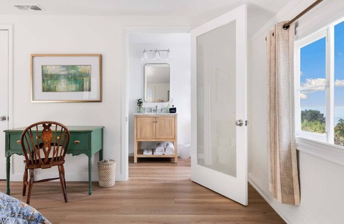 Country Club Casa | The Porter House - La Jolla Ocean Views | Hot Tub