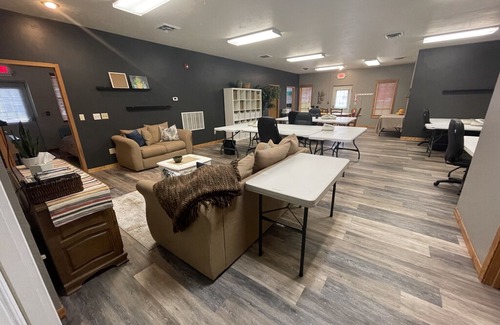 Suamico Casa | The Posie Patch Mini Retreat, Sleeps 7, 12 Miles North of Lambeau Field