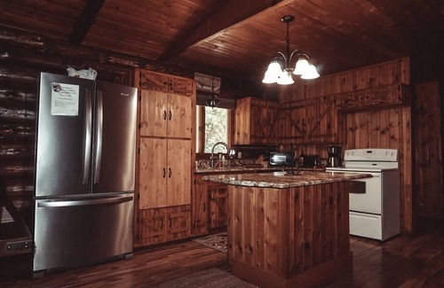 New Philadelphia Cabina | Deerwood Cabin - 5 Bedroom Cabin for Rent - Capacidad 20