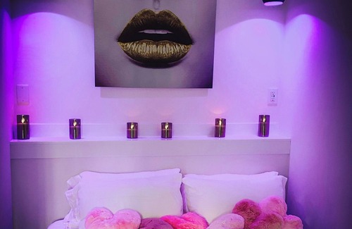 Cookeville Hotel | The Premier Mini Modern Cabin is a perfect romantic retreat for two or a peaceful self-indulgent getaway for the one and only you! A luxury suite designed for no more than two... inside you'll find love is in the air with our sleek designs and