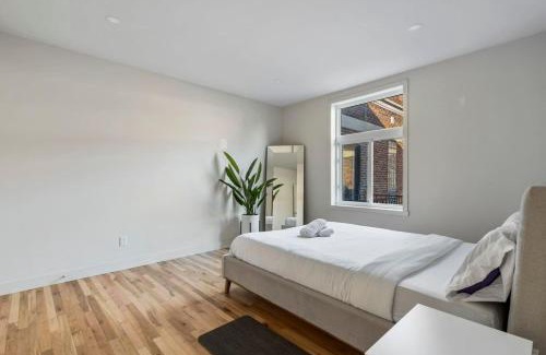Cote-Des-Neiges—Notre-Dame-De-Grace Apartamento | The Prestige Stay Chic and Bright 3BR in NDG