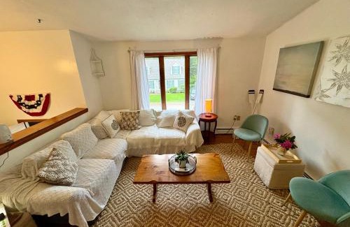 Saunderstown Casa | The Purple Room