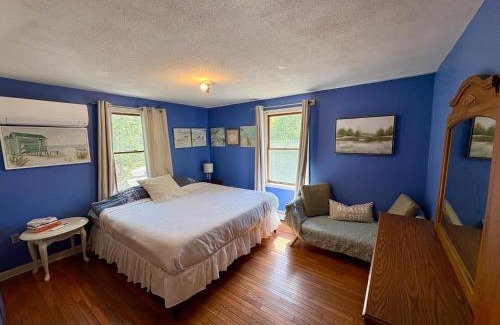 Saunderstown Casa | The Purple Room