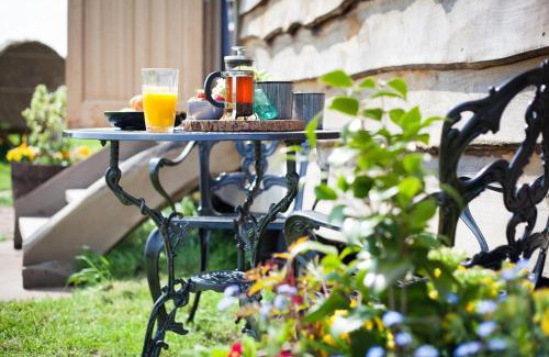 Much Birch Otro | The Queen Bee Cabin