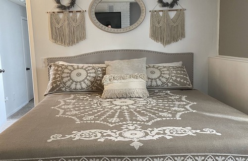 Doe Run Otro | The Queen Bee Farm Stay/Hot tub