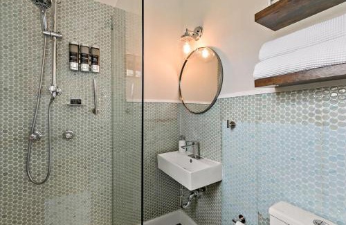 Christiansted Casa | The Queen's Quarters - King Bed - AC - Walkable
