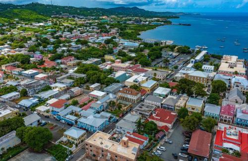 Christiansted Casa | The Queen's Quarters - King Bed - AC - Walkable