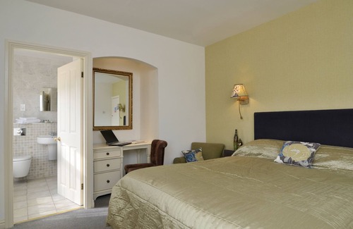 Much Wenlock Hotel | The Raven Hotel