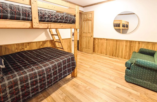Le Val-Saint-Francois Regional County Municipality Cabina | The red cottage