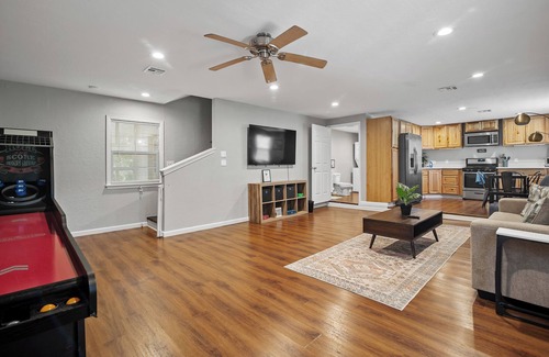 Tulsa Casa | The Redbud Retreat - 1920's Renovated Home!