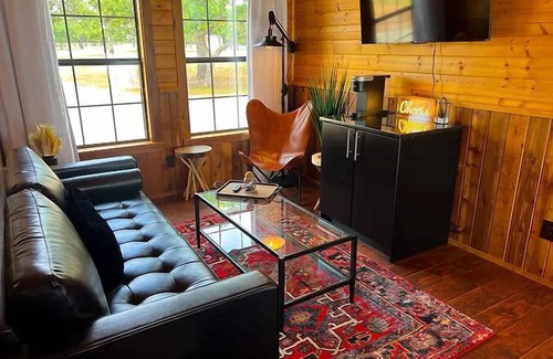 Albany Cabina | The Reel Deal on Hubbard Shores