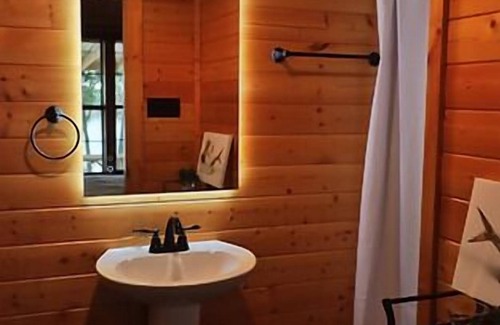 Albany Cabina | The Reel Deal on Hubbard Shores