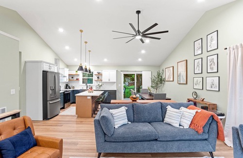 Harrisburg Casa | The Respite: Spacious beautiful new build, sleeps 8-10. 7 minutes from Hershey.
