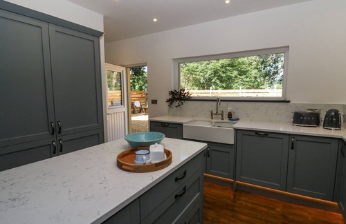 Pumpsaint Casa | THE RETREAT AT GLANRANNELL PARK HOUSE, family friendly in Llansawel