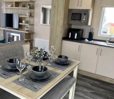 Chapel Saint Leonards Apartamento | The Retreat 38, pet friendly, WiFi, central heating, bed linen - Meadow Lakes Caravan & Lodge Hire