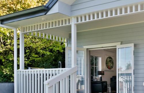 Rangatira Park Cama Y Desayuno | The Retreat Luxury Garden Villa
