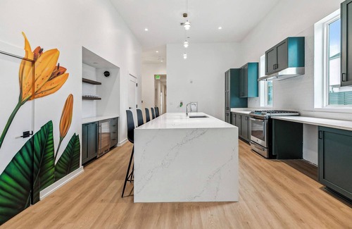 Faubourg Lafayette Apartamento | The Revelry | Urban Oasis | 6 Bd 4 ba+Pool near FQ
