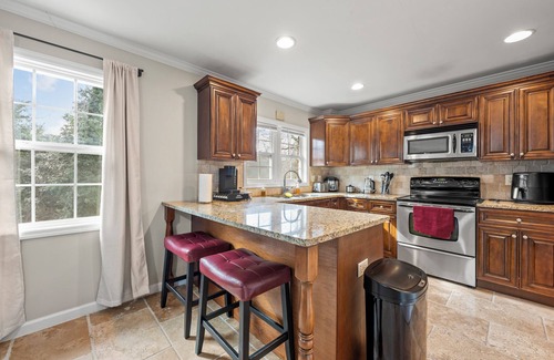 Sylvan Hills Casa | The Rhitreat, 2BR, 10 Min to Downtown & Airport