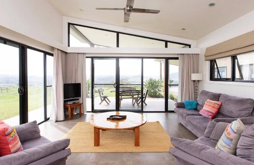 Gloucester Casa | The Ridge House, TOP NOTCH