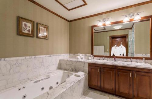 Aspen Casa | The Ritz-Carlton Club, Two-Bedroom WR Residence 2405, Ski-in & Ski-out Resort in Aspen Highlands