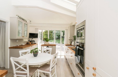 Durrington Casa | THE RIVER HOUSE. AVON VALLEY. STONEHENGE (WITH FISHING) in Salisbury