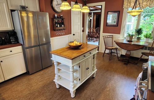 Collinsville Casa | The River House - Collinsville - A Historic Beauty!