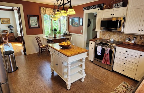 Collinsville Casa | The River House - Collinsville - A Historic Beauty!