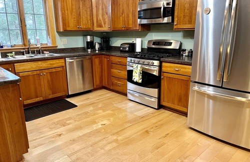 Fishs Eddy Casa | The River House: huge house with hot tub and game room