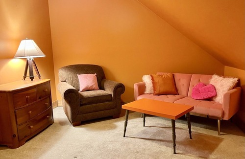 Fishs Eddy Casa | The River House: huge house with hot tub and game room