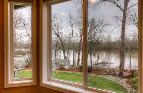 Keizer Casa | The River Retreat - Casa de 5 habitaciones en el río Willamette en Salem, Oregon