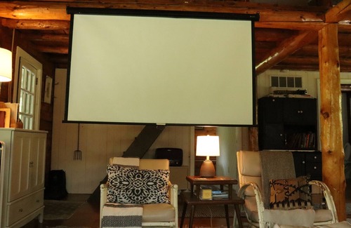 Iron River Cabina | The Riverhaus:Private, peaceful on Paint River