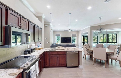 Boyette Springs Casa | The Riverview Estates: Sauna and Heated Pool