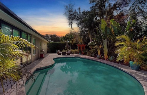 Boyette Springs Casa | The Riverview Estates: Sauna and Heated Pool