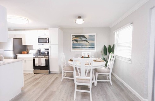 Fort Myers Apartamento | The Riverwalk Retreat | Chic Downtown 2BR Condo