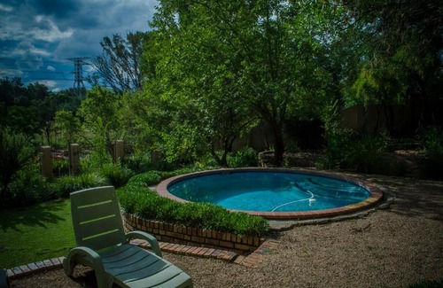 Greater Johannesburg Metropolitan Area Cabina | The Rivonia River Lodge