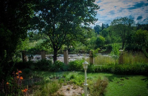 Greater Johannesburg Metropolitan Area Cabina | The Rivonia River Lodge