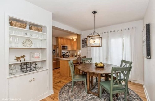 Iowa City Casa | The Robinson-Modern Farmhouse-Heart of Iowa City