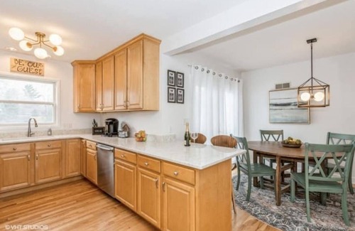 Iowa City Casa | The Robinson-Modern Farmhouse-Heart of Iowa City