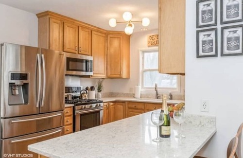 Iowa City Casa | The Robinson-Modern Farmhouse-Heart of Iowa City