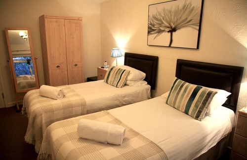 Lynton Hotel | The Rockford Inn