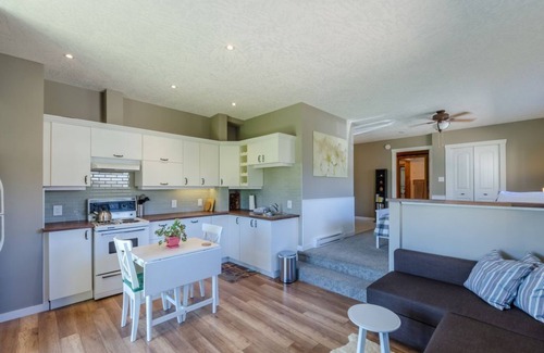 Okanagan-Similkameen Casa | The Rockhouse Suite - Suite moderna de concepto abierto - Hermoso patio trasero