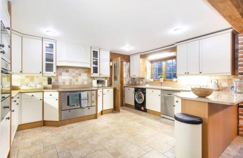 Gravesend Casa | The Roost Group - The Coach House with Hot Tub