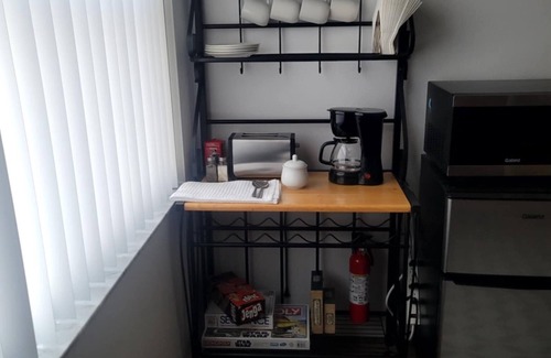 Polk City Apartamento | The Rose and Crown Inn is a 2-bedroom apartment with WiFi and AC in Polk City Fl