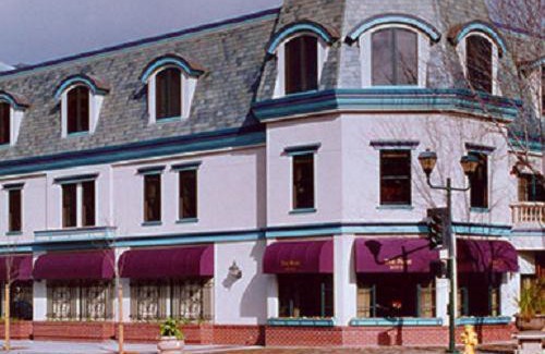 Pleasanton Hotel | The Rose Hotel
