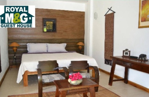 Maun Casa | The Royal M&G GuestHouse- Habitación familiar con baño
