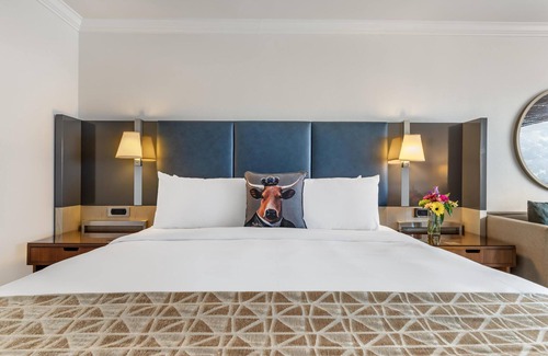 Uptown Hotel | The Royal Sonesta Houston Galleria