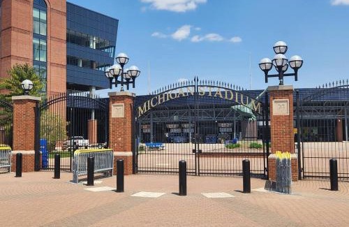 Burns Park Casa | The Royal Villa by The Arbor Collection