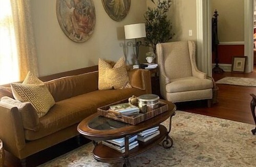 Laurel Cama Y Desayuno | The Rumble Room, Jenny's Downtown Hideaway Bed and Breakfast-The Rumble Room