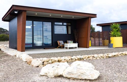 Dudley West Casa | The Rusty Kangaroo - Premium Couples Retreat - Spectacular Ocean View - Great Hosts